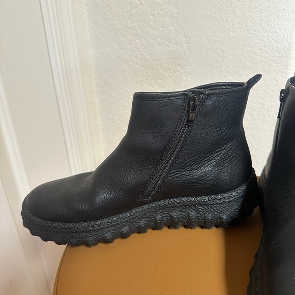 Camper Black Leather Chukka Boots - Picture 2 of 4